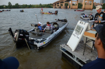 7D4E484D-98E0-4E81-9F24-32265CFDF80A