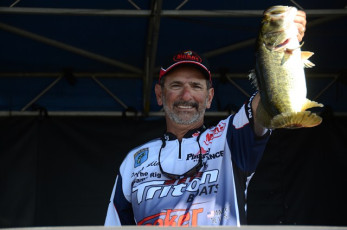 7F686D26-A701-460D-AB92-AD9EFD4C15AF