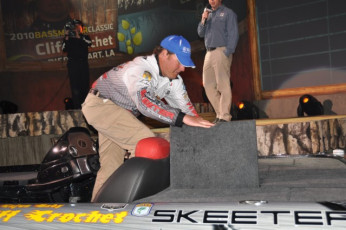 82DB8D7D-A9F3-4A93-AAC6-EC3FBA0504C9