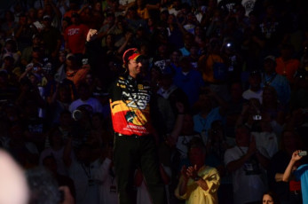 84873005-6D25-41C2-9DF4-F654BCCC0E5A