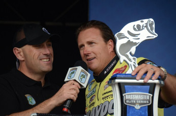 8656F75E-3637-4755-B70D-DD82F7FA5851