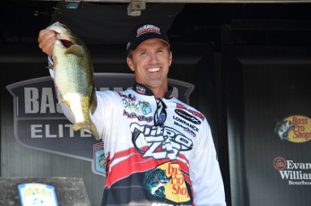 8838B444-25A8-42DD-BFE3-8307D52AE793