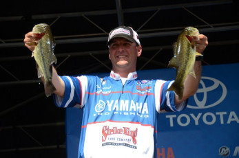 885557DF-6D40-48D2-88A3-C41229D51961