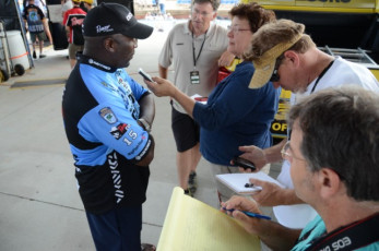 8961E6B9-E1C7-4CE6-B617-BDBCEA7422B3