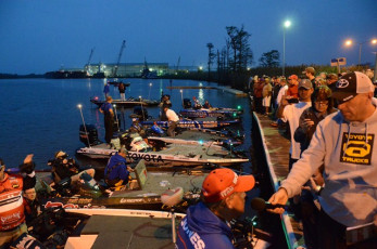 897CC34B-8C13-43AA-8B4F-0EB76A4492B3