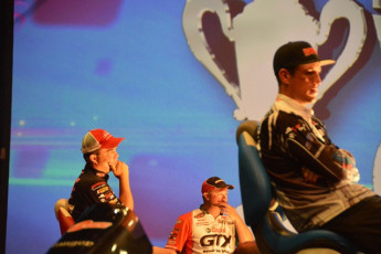 89B237AD-F9D6-4DBD-83CC-23DF7D746F5C