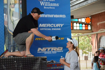 8B38B04E-773E-49B2-9F25-FBF5A195995A