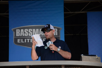 8C8B3244-C68F-4760-B8B9-321A1930DFC5