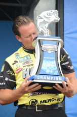 8D193E49-8922-4341-A47E-AA33B5BBA991