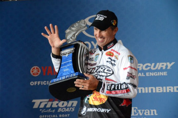 8DD63016-1A44-453E-B7E9-1C590751C61B