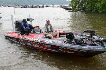 8DEC4D0A-C00D-401A-BA48-2805D9382A3D