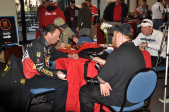 8E5003FF-9AFC-414B-AB4C-017000811327