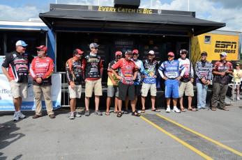 8E8ED422-F491-4B26-A5AB-11AAECE19933