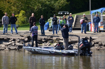 8F4AE1F9-107F-40AA-A7F8-8A2E453E585D