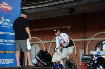 8FB5D3B3-5A26-4D4F-9863-71962D8DAD89