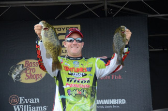 8FC9048E-8907-4B00-B7F8-A97E4322A958