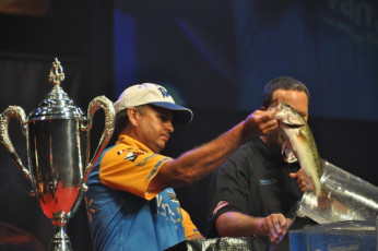 97522A09-FB08-4DD3-BB1E-D72CAE141768