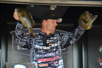 9887CFDB-13C5-4A16-B5F3-27CC5E3C5E64