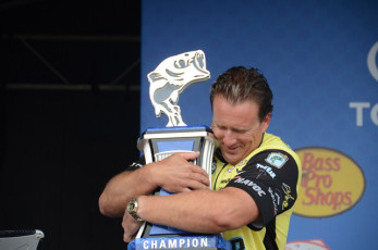 9AC04B1B-2F74-416D-8F9E-B2A1688C3B8F