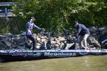 9B534B5F-455A-4137-8214-EB5037E7DAD8