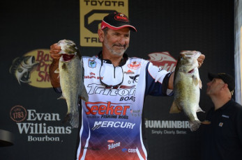 9BB824DE-EEFB-4095-9507-7B9FFA06E321