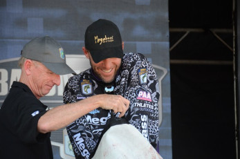 9C4483E7-07A3-4C00-88A3-AD8B44ADC731