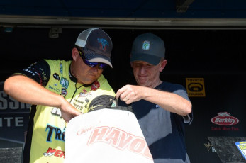 9F5356E4-6A30-4F57-8D93-E65F1BFF3D8F