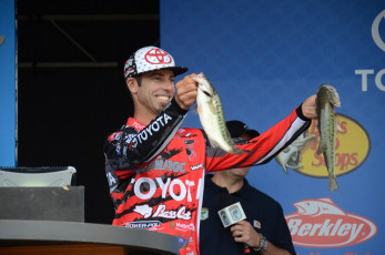 9FA557CC-DEE8-496B-AADC-03B7C0A3D702