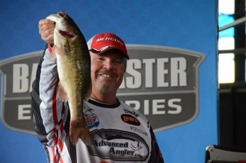 A620846D-1F81-4C49-A565-3DB3EF65003E