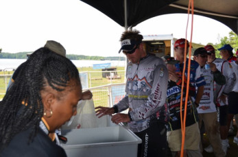 A86274E9-4253-492D-B3E4-EF4009DF0D5A