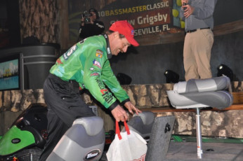 AE42FF23-FDF3-49CD-AD39-C766BDC79112