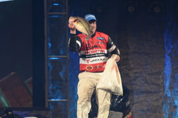 AE7F76C5-4A17-42D6-9195-80C4941F3B2D