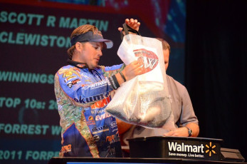 AEBF55C8-4FC6-4800-84CA-44700A8CD2B8