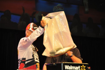 B2289C8A-785D-4480-91EE-ED746852A4EA