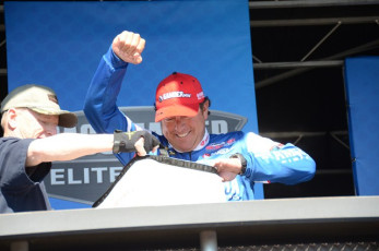 B5F16CF6-3124-4100-8324-5836B21A0EA7