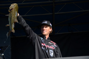 B70468DC-DF31-42B5-B256-4D4B1142F5E3