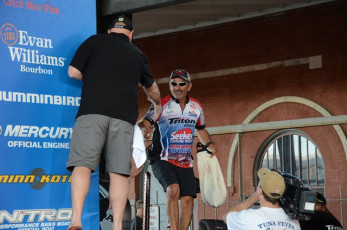 B8966046-132B-41B7-936B-04BD059F882B