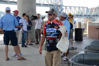 BAC64714-A50D-44A3-BFEC-744FE2E58961