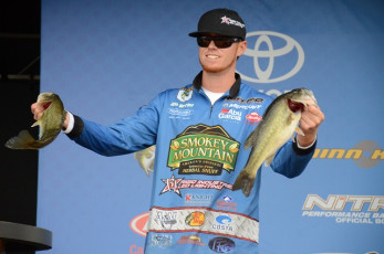 BD8066BD-2DCC-4A53-8C3C-0B520D042ABD