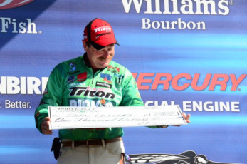 CC90D269-808B-4B4C-BF6C-8D73E6F904A2