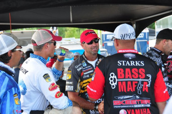 CDE854FB-25C9-416B-B87D-5B28BC8010A3