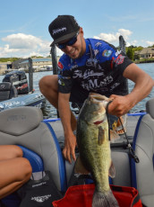 CE8E5EC3-49FC-4D20-99D5-DD618E884E28