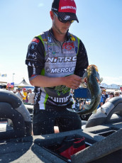 CEE3AAB8-22C8-4D35-81AE-DD0547624302