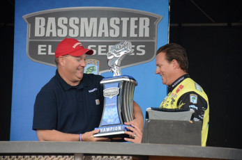 D61DC762-86AF-468B-9724-BBF26A7B39E8