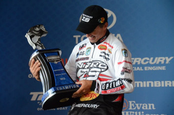 D86804EF-C132-4CDE-8F5C-D7BDDB763386