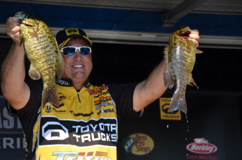 DAC33A18-4311-4F60-8069-6A9027613A91