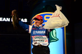 DBE0DAA3-C7DC-40FD-81C4-95132158B9F4