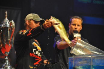 DC0B86E8-A9C5-4CC1-976E-46D8F70D70CE