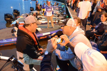 DEDBDCD7-B7BA-487F-953D-614784C5529E