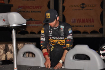 DFFC0BF3-E043-41F2-A451-EFBDA9A1BFA5